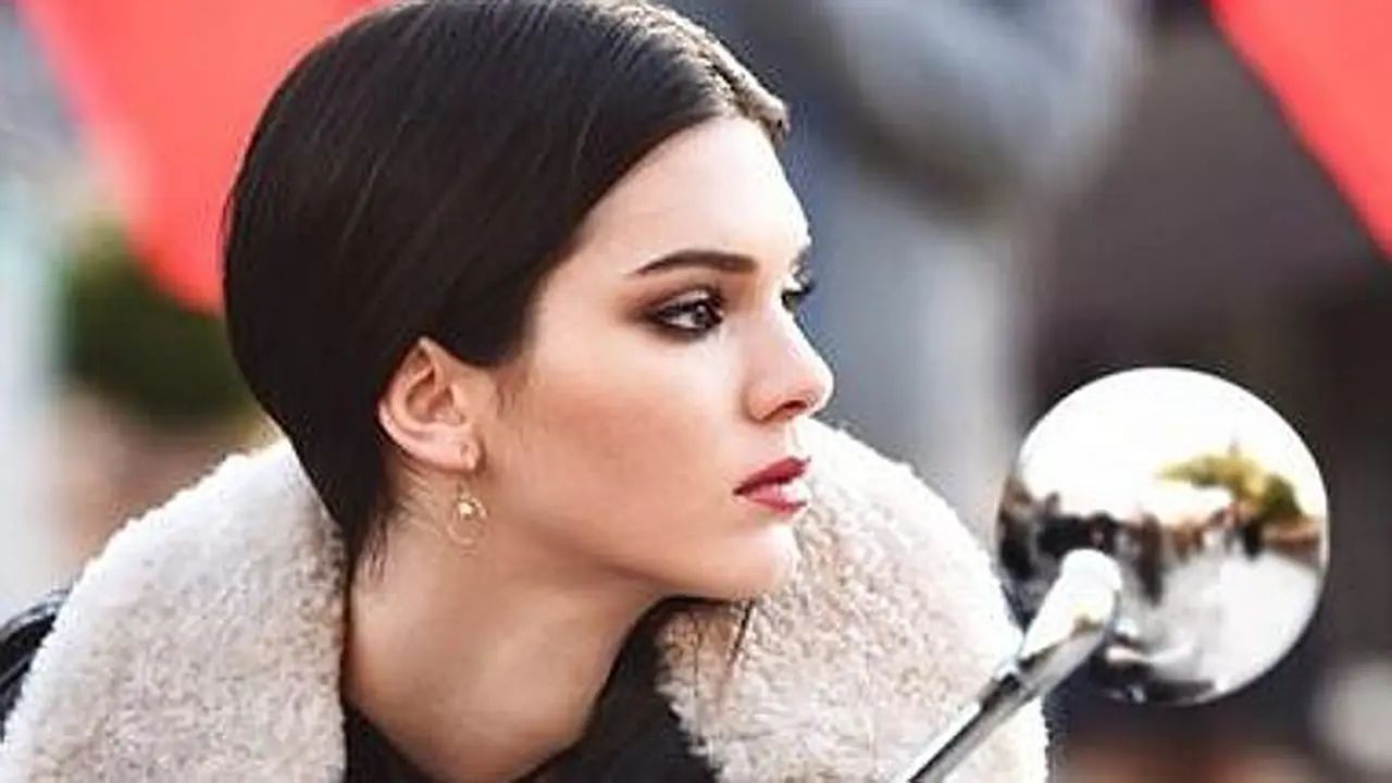 Kendal Jenner Tak Percaya Jadi Bintang Kosmetik Ternama Dunia