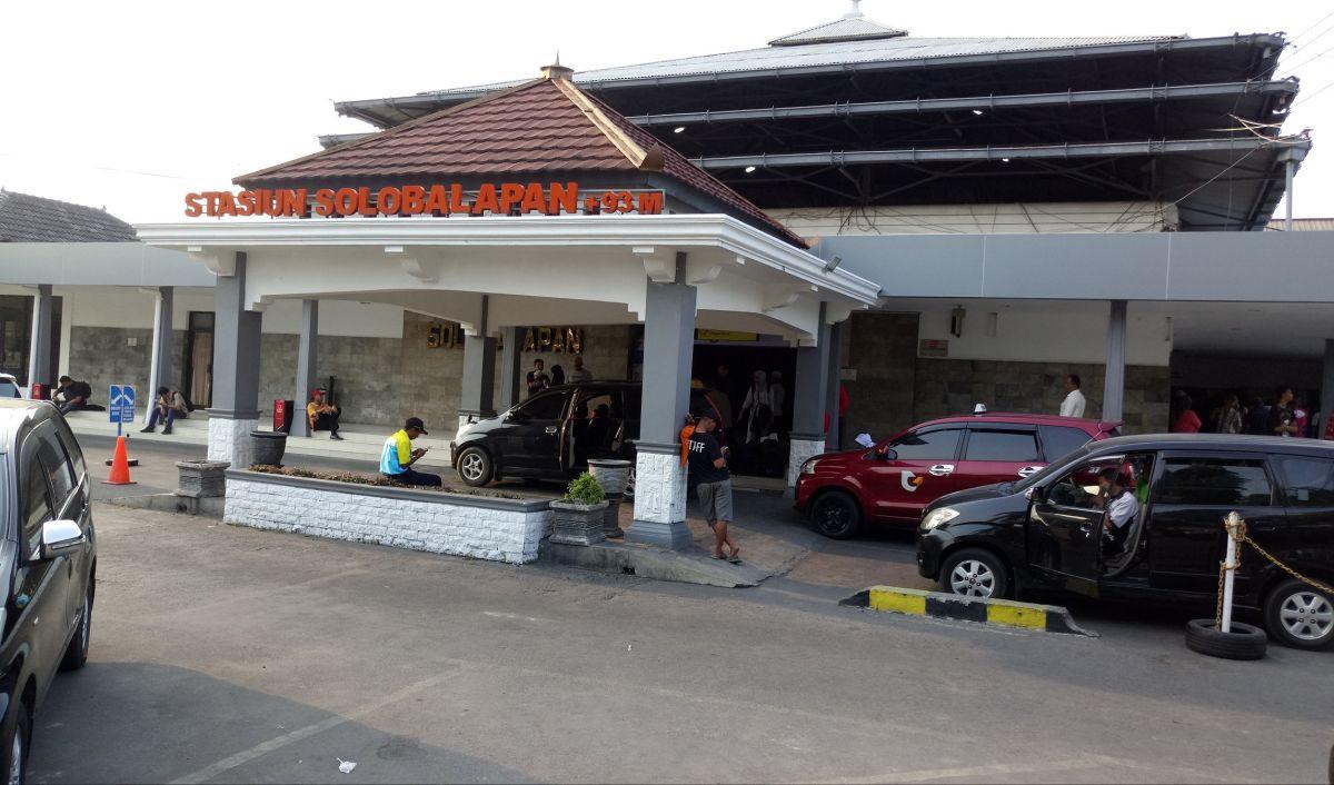 Frans menjelaskan jika keributan tersebut sudah dimediasi oleh sejumlah pihak dan diselesaikan secara damai dengan kekeluargaan antar-pengemudi.<br>