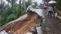 Jalur Nyalindung-Sagaranten Sukabumi Kembali Longsor, Pengguna Jalan Harap Waspada