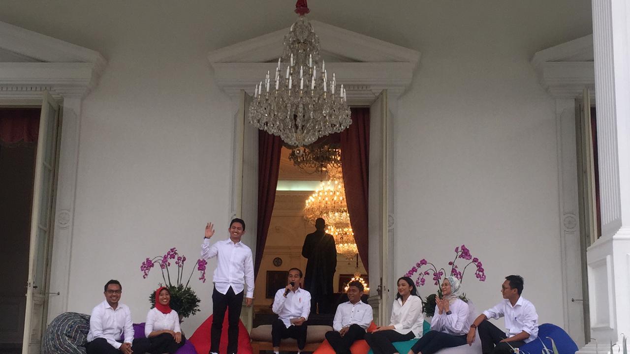Jokowi Memperkenalkan 7 Staf Khusus Baru Presiden