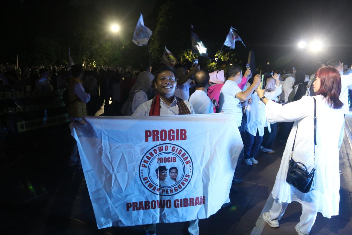 Relawan Prabowo-Gibran gelar tasyakuran dan doa bersama di Tugu Proklamasi