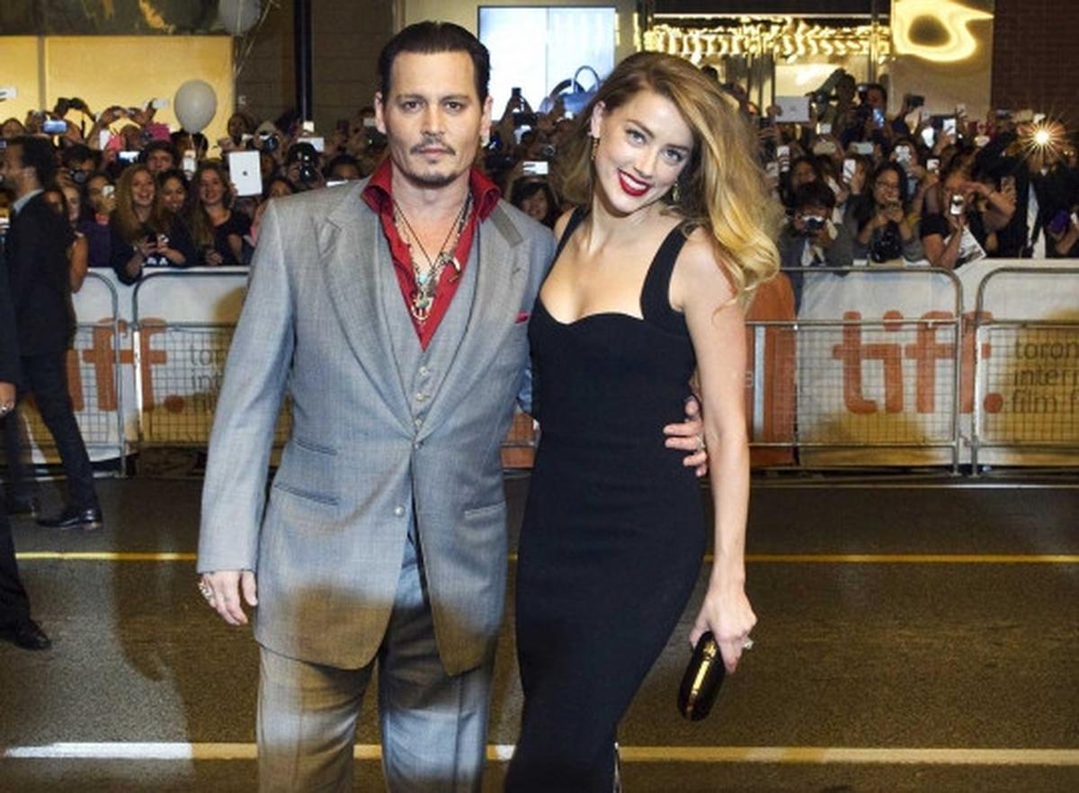 Johnny Depp pamer kemesraan bersama istrinya yang cantik