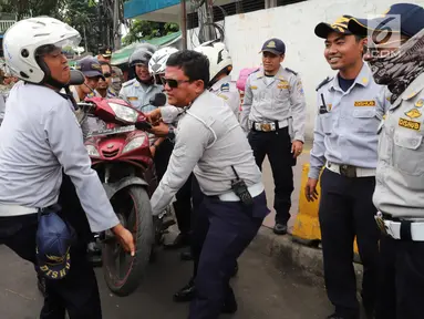 Razia Parkir Liar, Dishub Angkut Motor Pengunjung Pasar Tanah Abang