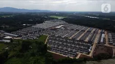 Foto udara drone perumahan subsidi Kredit Pemilikan Rumah (KPR) di Desa Kubang 02, Kabupaten Bogor, Provinsi Jawa Barat, Rabu (24/1/2024). (merdeka.com/Imam Buhori)