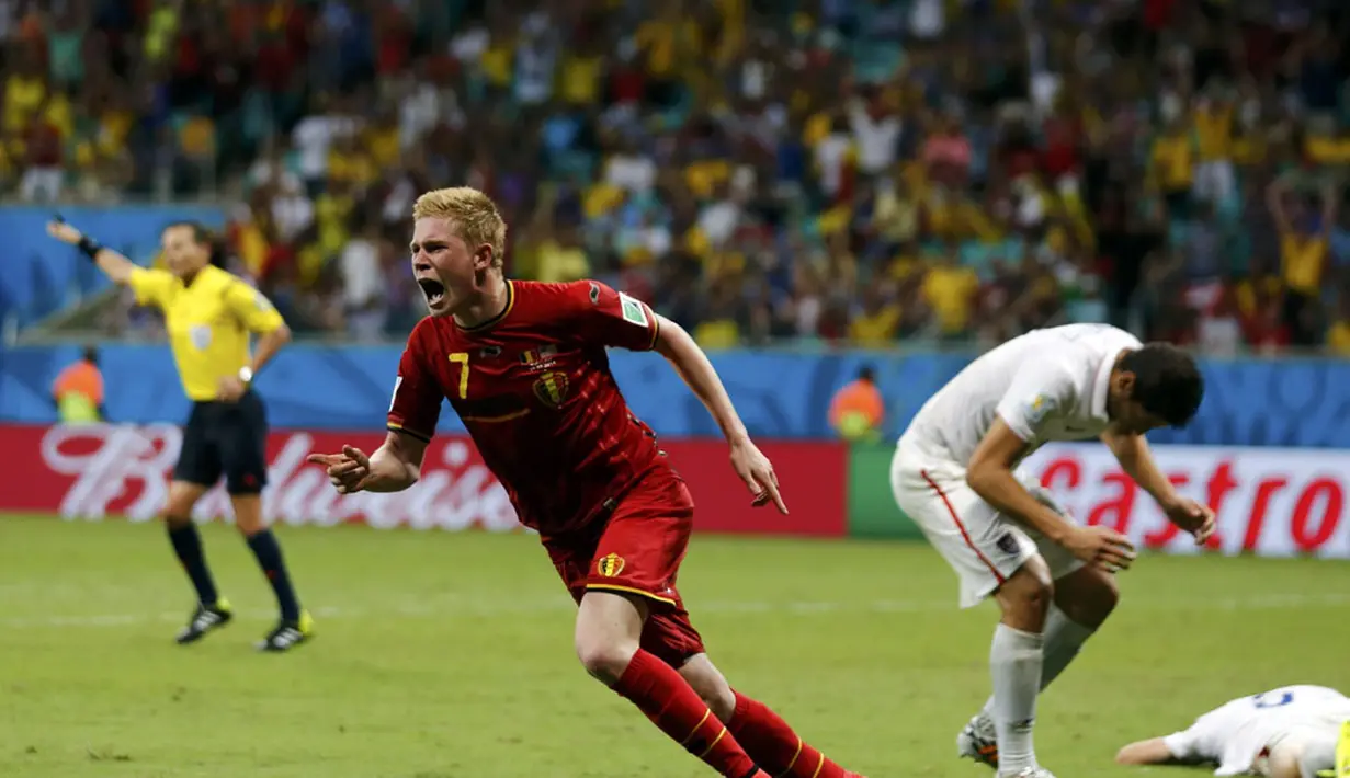 Selebrasi gelandang Timnas Belgia, Kevin De Bruyne (kedua dari kiri), usai mencetak gol ke gawang AS di laga 16 besar Piala Dunia 2014 di Stadion Fonte Nova, Salvador, (2/7/2014). (REUTERS/Marcos Brindicci) 