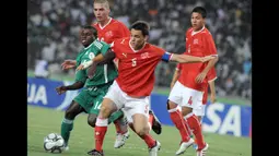Nigeria menjadi tuan rumah Piala Dunia U-17 edisi ke-13 pada 2009. Nigeria tampil sebagai runner-up Piala Dunia U-17 2009 setelah kalah 0-1 dari Swiss di laga final (15/11/2009) lewat gol tunggal Haris Seferovic. (AFP/Pius Utomi Ekpei)