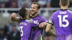 Liga Inggris yang sangat kompetitif tentunya juga dihiasi dengan persaingan para pencetak gol dari musim ke musim. Mereka yang kini masih aktif bermain saling berlomba menambah koleksi gol. Tercatat ada 5 pemain aktif dengan koleksi 100 gol atau lebih. Siapa saja? (AP/Jon Super)