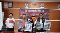 Polisi akhirnya berhasil mengungkap dan menangkap sosok misterius yang melakukan teror pembakaran sejumlah masjid di Sulawesi Selatan. Pelakunya berinisial R (47). (Liputan6.com/ Fauzan)