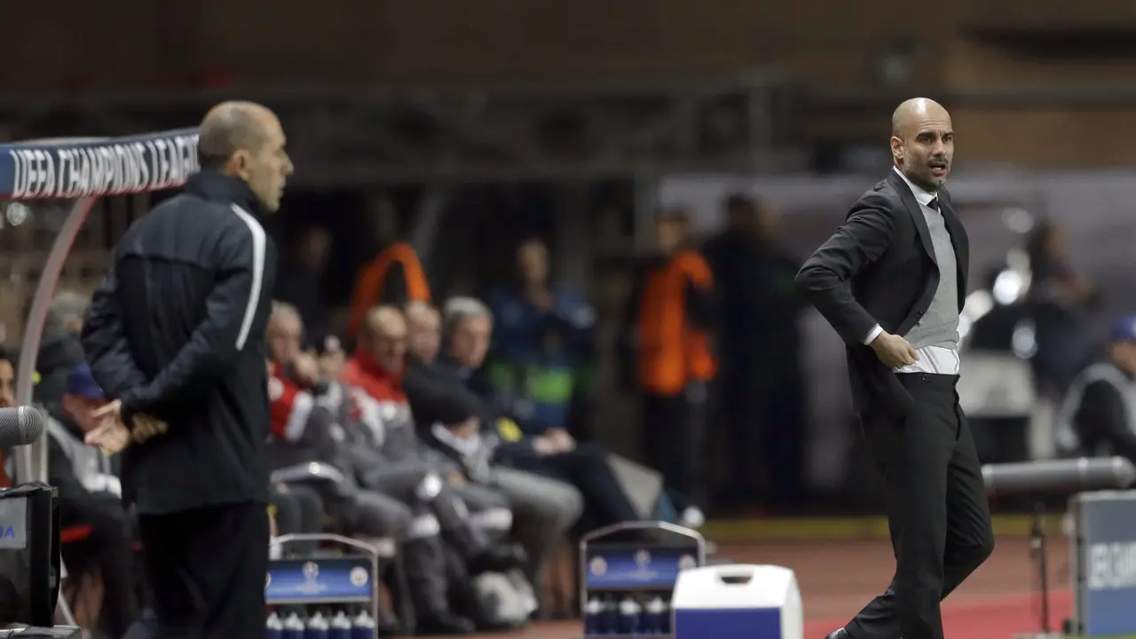 Pelatih Manchester City Pep Guardiola (kanan) adu strategi dengan nakhoda AS Monaco Leonardo Jardim pada 16 besar Liga Champions. 