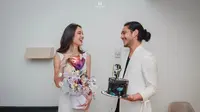 7 Pesona Anggun Yasmin Napper Kenakan Tais Timor, Kain Tradisional dengan Keindahan Memikat