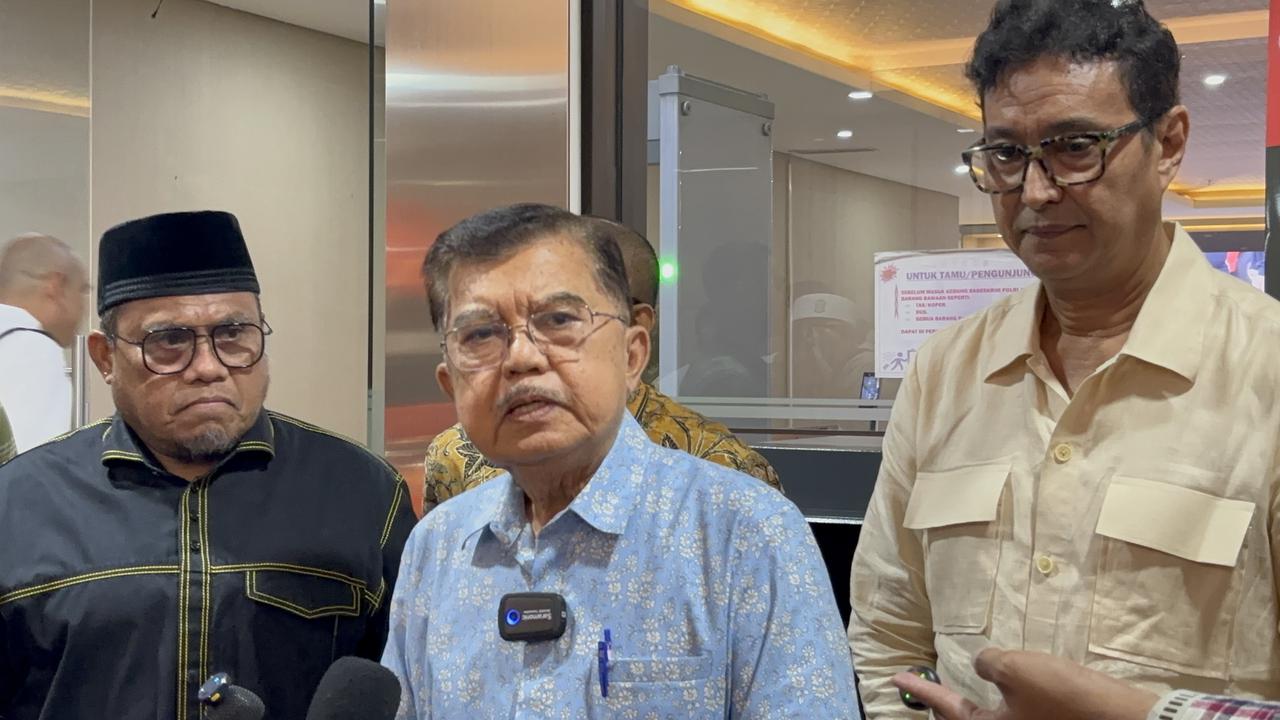 JK Geram Dituding Rismon Danai Roy Suryo cs: Bagi Saya ini Suatu Penghinaan!