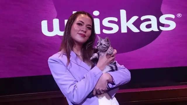 Raisa menjadi brand ambassador Whiskas.
