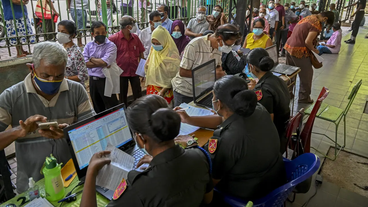 AstraZeneca Langka, Sri Lanka Campur 2 Merek Vaksin Covid-19 untuk Warganya