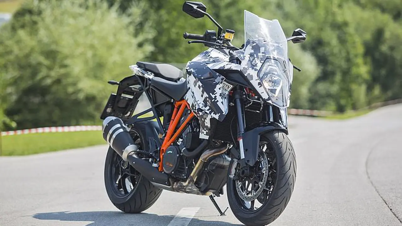 KTM 1290 Super Duke Tampil Gagah