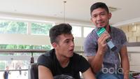 Pemain Mitra Kukar, Zikri Akbar (kiri) bersama para pemain asing Mitra Kukar di Yogyakarta, (5/2/2017). (Bola.com/Nicklas Hanoatubun)