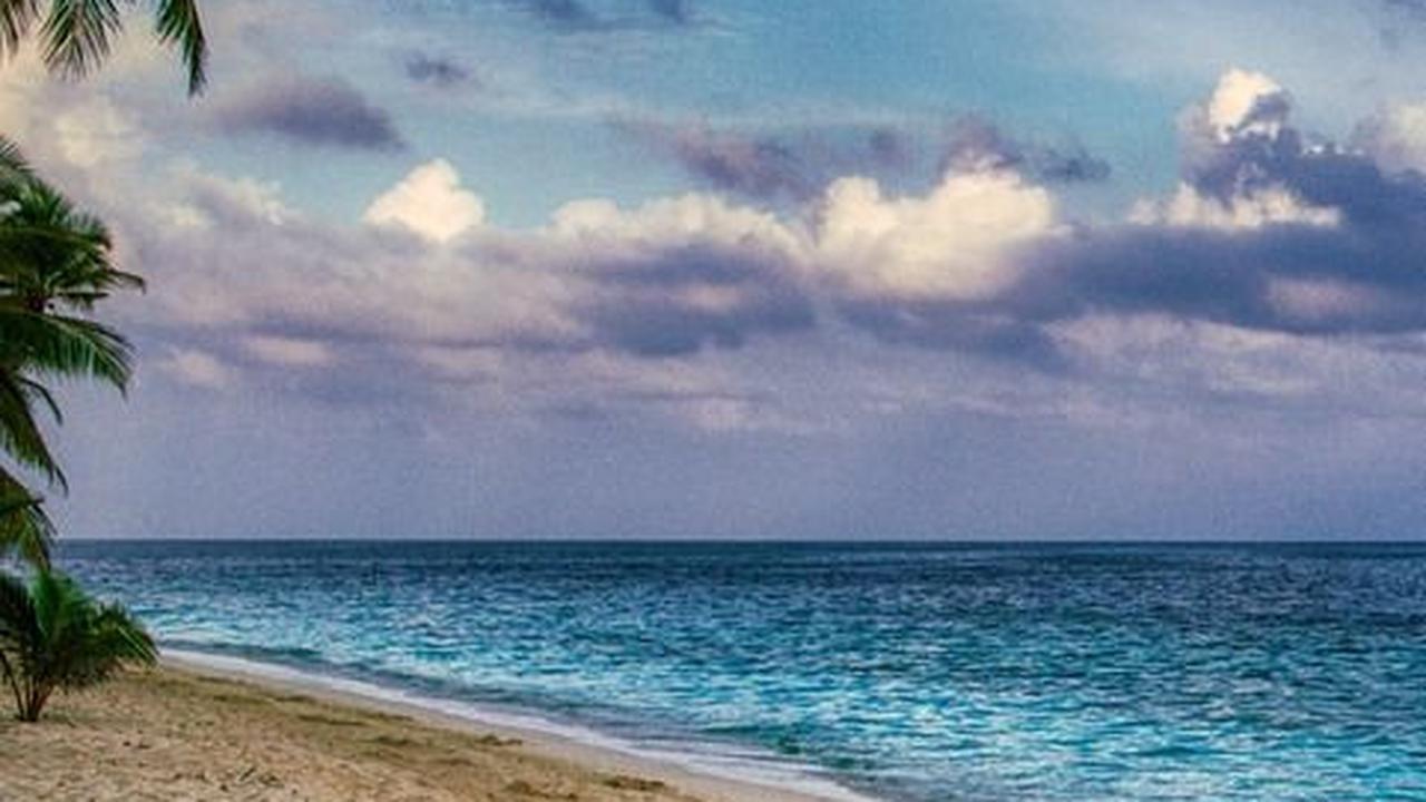 Pantai Indrayanti Gunungkidul Yogyakarta: Lokasi, Rute, Tiket Masuk, Jam Buka dan Fasilitas