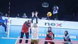 Pemain andalan Jakarta Pertamina Enduro, Megawati Hangestri Pertiwi melakukan spike pada pertandingan melawan Gresik Phonska Plus Pupuk Indonesia di GOR Sritex Arena Solo, Kamis (9/4/2026). (Dok. PBVSI)