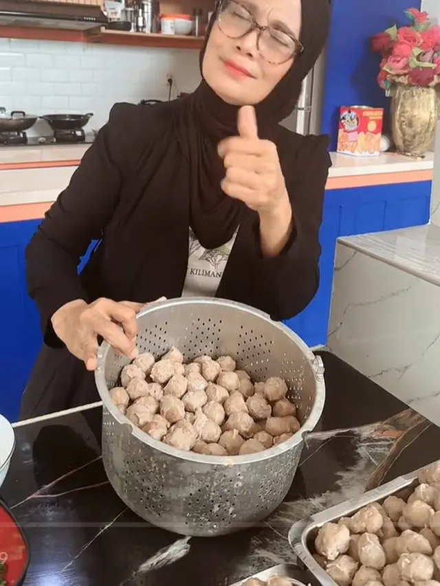 Dapur Sederhana Rumah Nursyah Ibunda Indah Permatasari