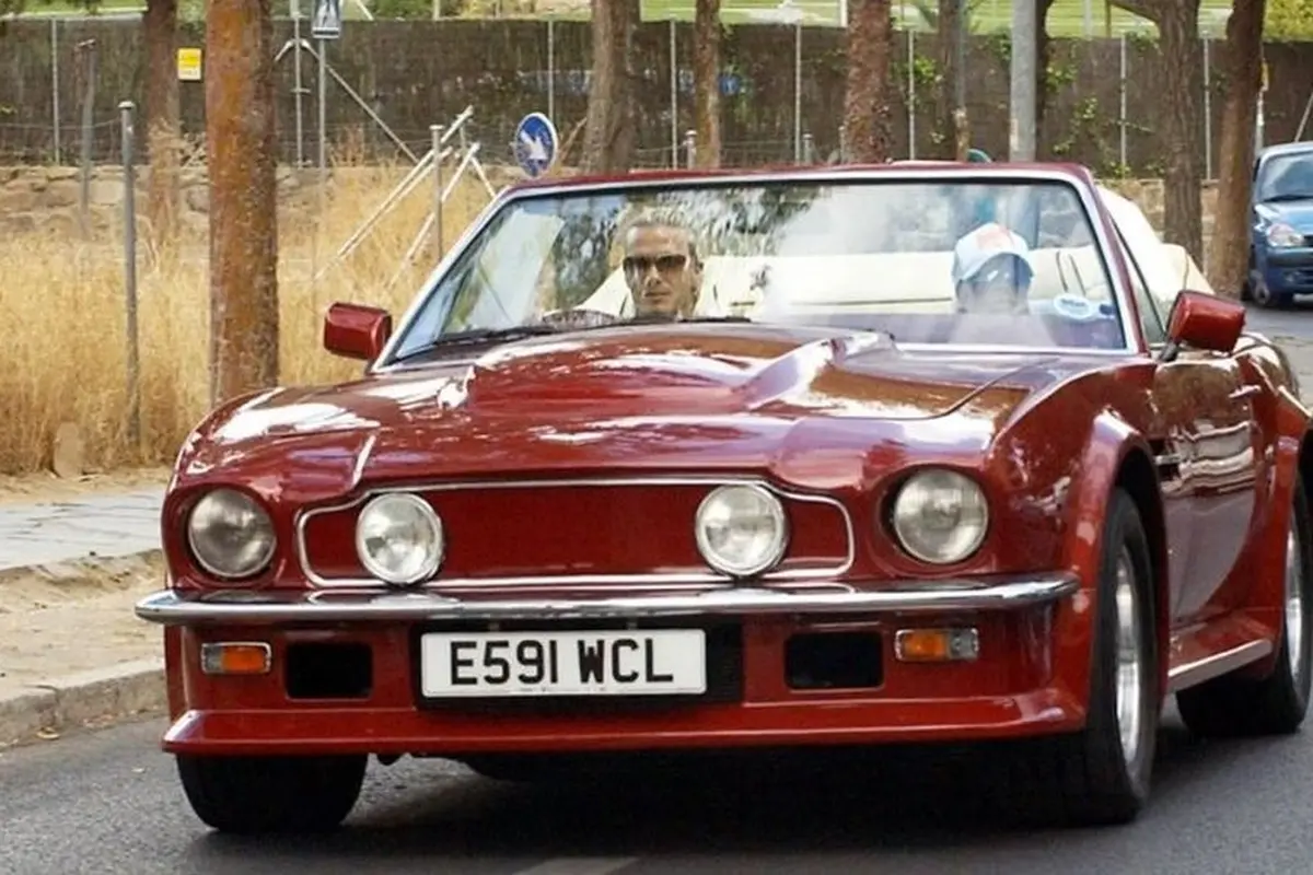 Masuk jajaran koleksi David Beckham selama 15 tahun, Aston Martin V8 Volante dijual di situs jual beli online