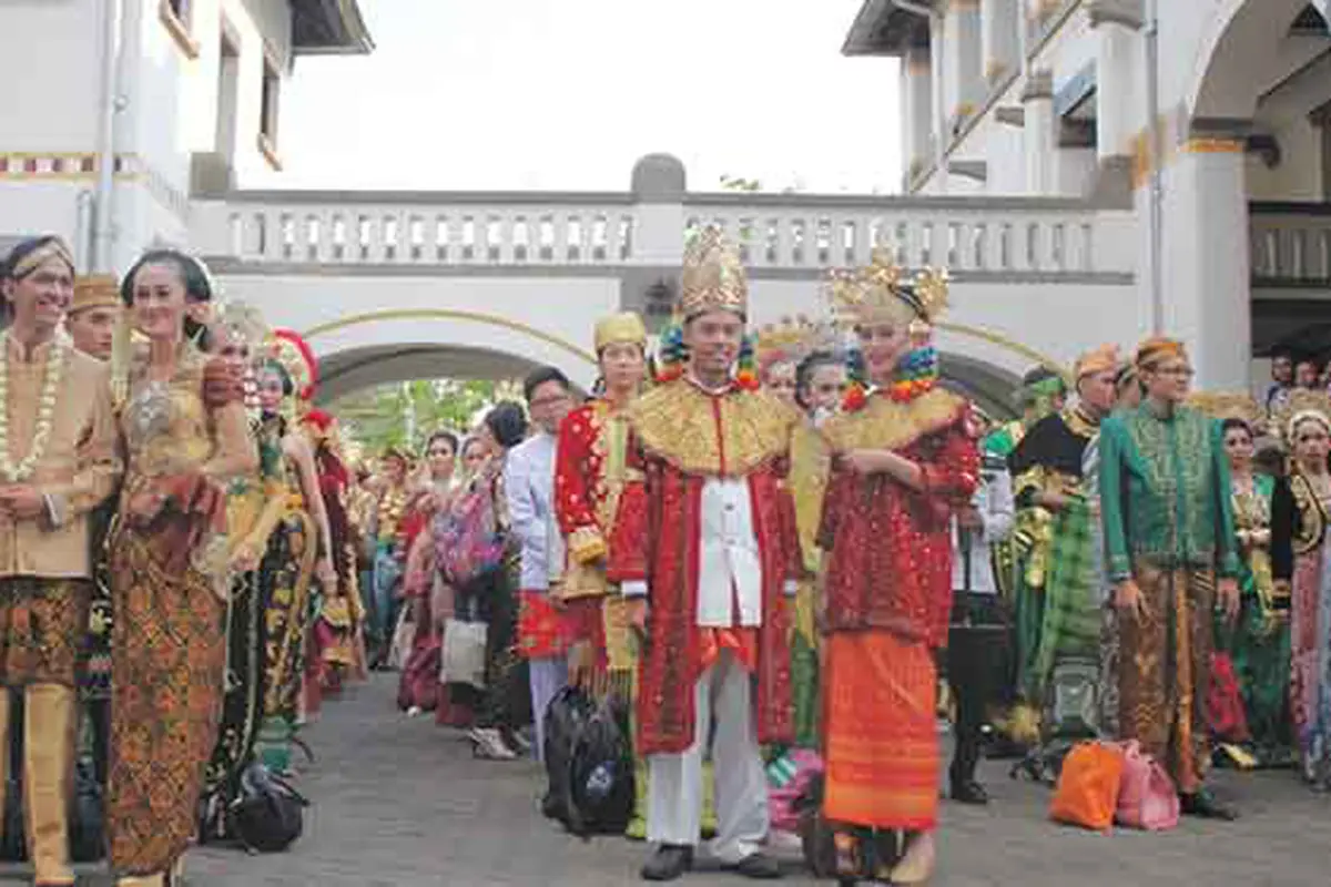 Parade Busana Pengantin Bikin Lawang Sewu Masuk Rekor MURI