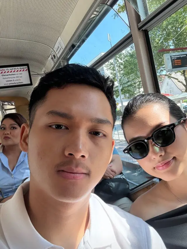 Azriel dan Sarah Menzel di Jerman