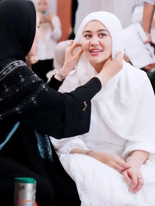 Well, bagaimana menurutmu penampilan Aaliyah satu ini, Sahabat Fimela? [@aaliyah.massaid/@kartikaputriworld/@shaniaindryn/@tsabit_al]