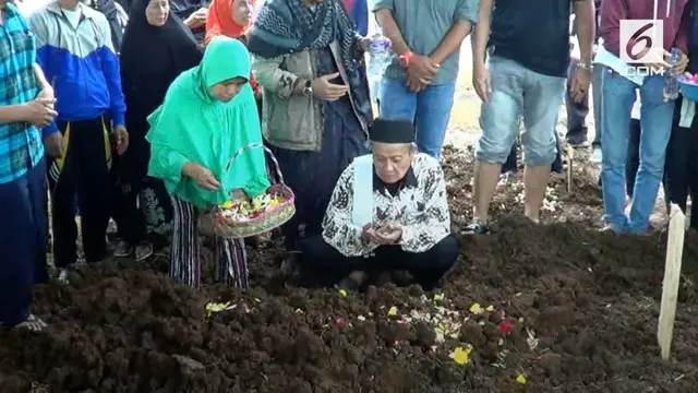 VIDEO: Proses Pemakaman Putri Kedua Aa Jimmy