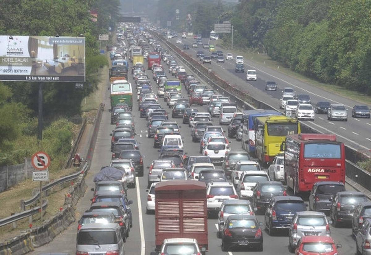 Libur Lebaran, Tol Jagorawi arah Puncak macet parah hingga 20 km