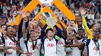 Musim lalu Son sukses memimpin Tottenham meraih trofi pertamanya dalam 17 tahun dengan kemenangan atas Manchester United di final Liga Europa. (Photo by Thomas COEX / AFP)
