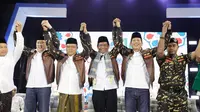 Eks Ketua Pengurus Besar Nahdlatul Ulama (PBNU) KH Said Aqil Siraj (ketiga dari kiri) mendoakan cawapres nomor urut 3 Mahfud MD (ketiga dari kanan) menjadi Wakil Presiden RI tahun 2024-2029 (Istimewa)