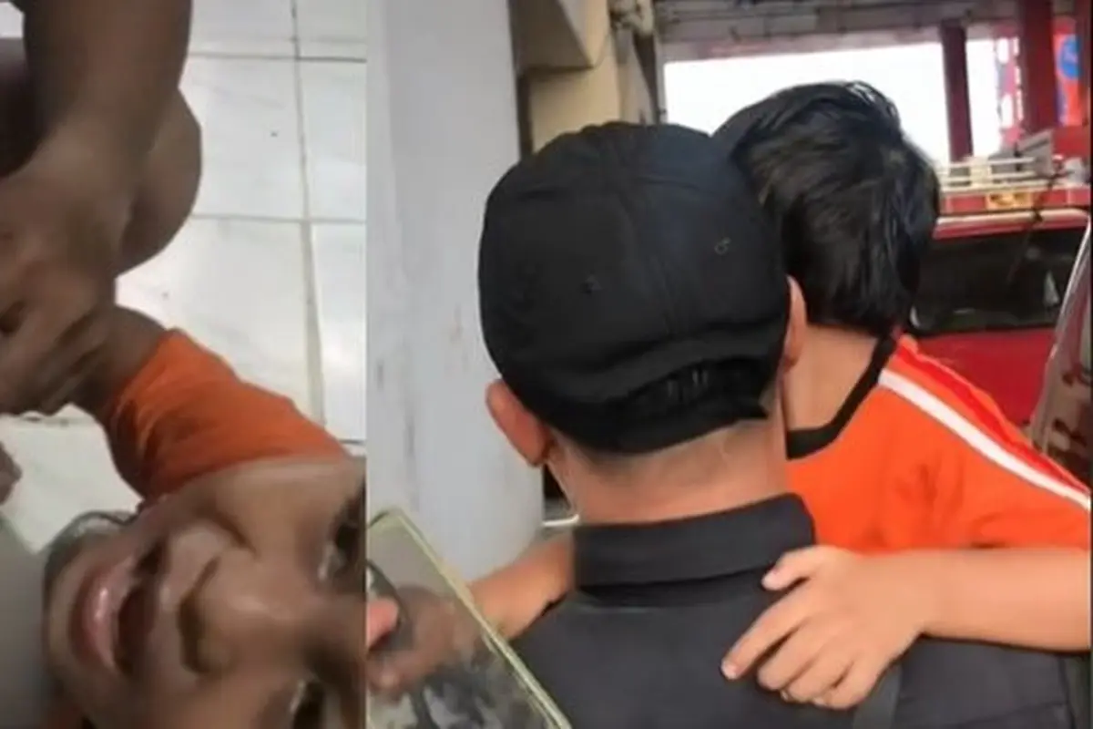 Bikin Panik, Jari Telunjuk Bocah Ini Nyangkut di Case Hp Sampai Dibawa ke Damkar