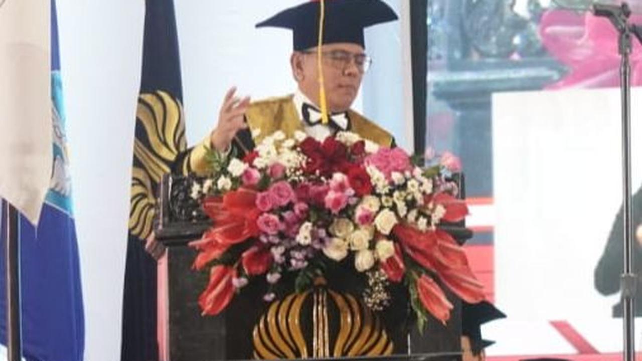 Sekjen Kemenkumham Terima Doktor Honoris Causa dari Universitas Negeri Surabaya