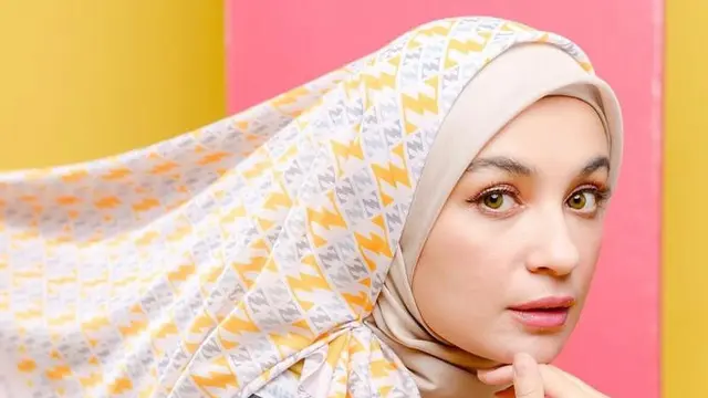 Shireen Sungkar Beberkan Cara Atasi Rambut Lepek Saat Pakai Hijab