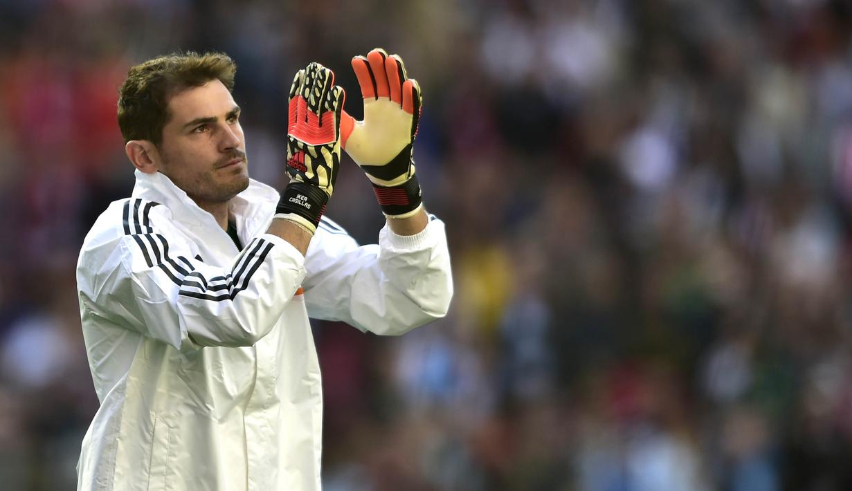 Iker Casillas secara resmi mengumumkan gantung sarung tangan dan mengakhiri karier 22 tahunnya sebagai penjaga gawang. (AFP/Miguel Riopa)
