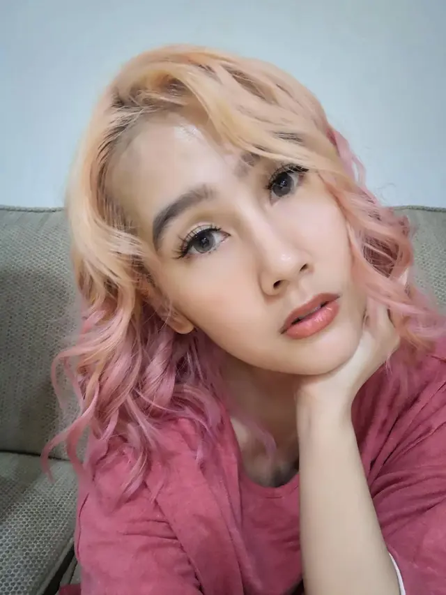 6 Potret Ardina Rasti dengan Warna Rambut Berbeda, Curi Perhatian