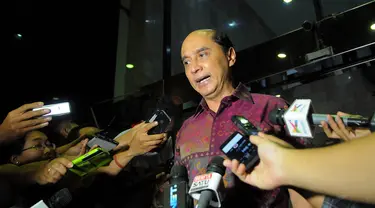 KPK memeriksa staf khusus Presiden RI bidang politik, Daniel Sparingga, Jakarta, Rabu (25/6/14). (Liputan6.com/Faisal R Syam)