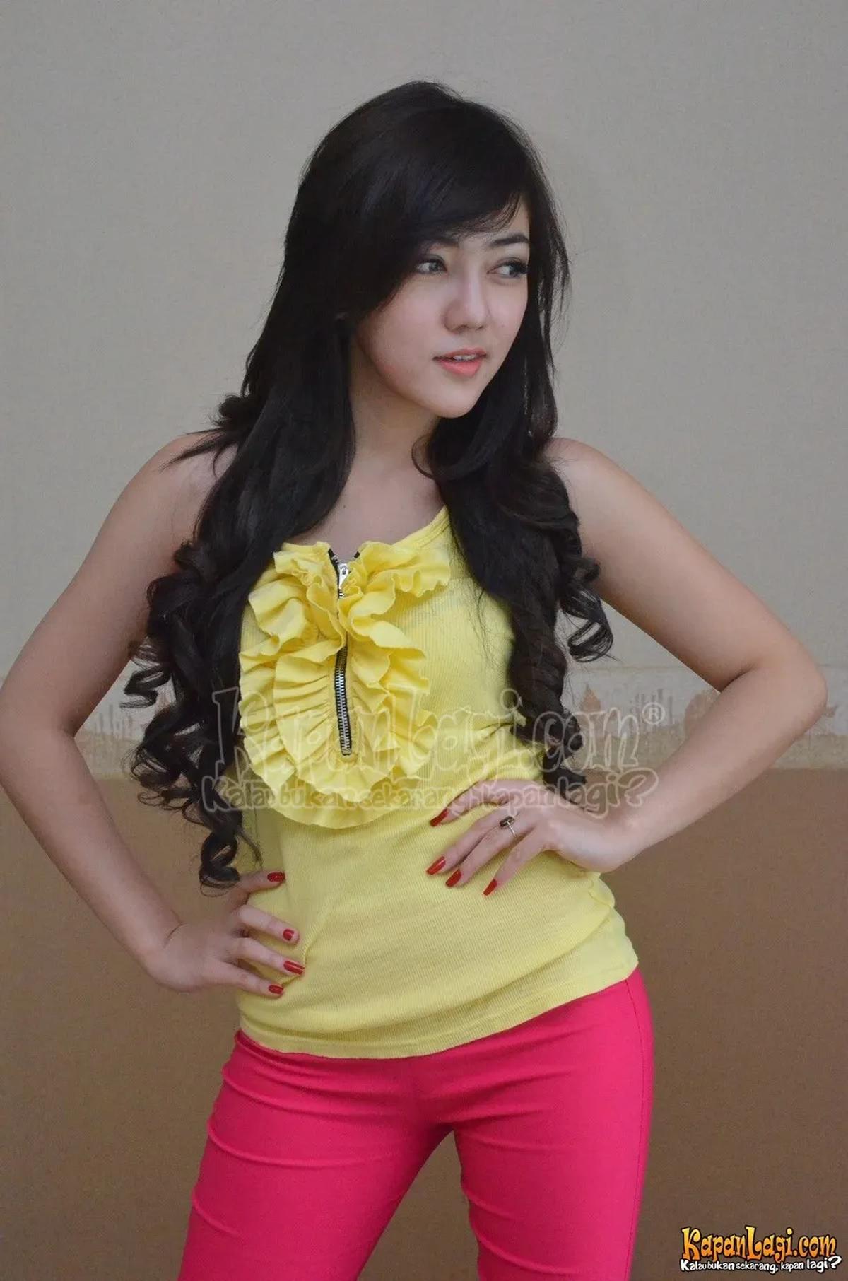Bella Shofie mengaku kebiasaan mengoleksi tas tersebut menurun dari sang ibu.