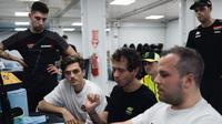Valentino Rossi saat berada di garasi Sirkuit Mandalika, Lombok. (Instagram Valentino Rossi)