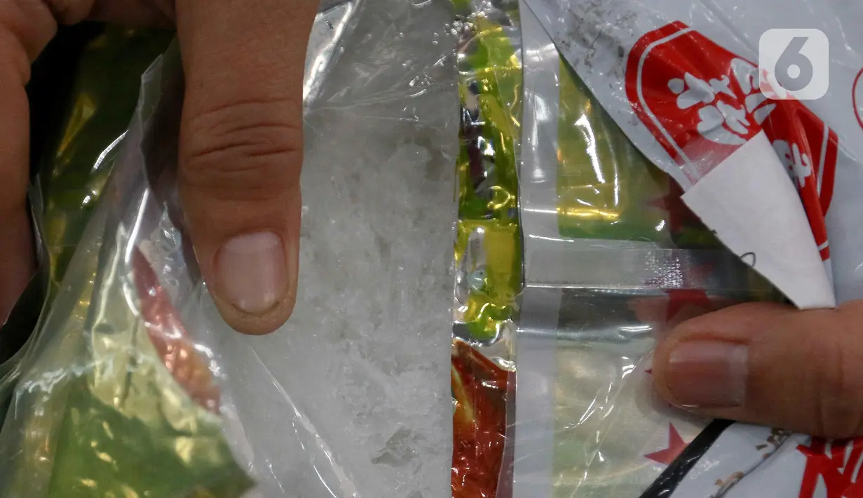 Dari hasil pengungkapan kasus tersebut, Ditresnarkoba Polda Metro Jaya menyita barang bukti narkoba jenis sabu seberat 117 Kg dan 90.000 butir pil ekstasi. (Liputan6.com/Herman Zakharia)