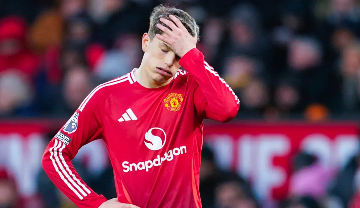 Manchester United babak belur lagi di kandang sendiri. Alejandro Garnacho dan kawan-kawan kalah dari tim tamu Bournemouth dengan skor telak 0-3. (AP Photo/Dave Thompson)