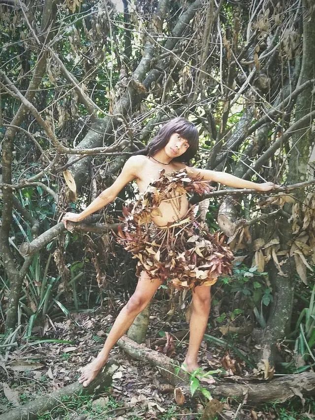 6 Outfit Kocak Melki Spomo Pakai Daun Ini Bikin Ketawa Geli