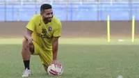 Bruno Smith jalani latihan perdana bersama Arema, Senin (5/10/2020) sore waktu setempat. (Iwan Setiawan/Bola.com)