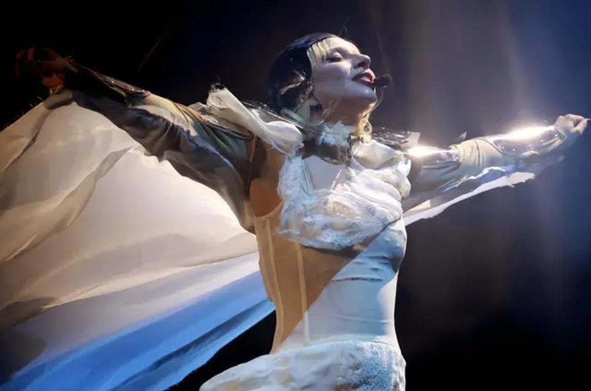 Gaya Gothic Lady Gaga di Coachella 2025, Sukses Hipnotis Penonton