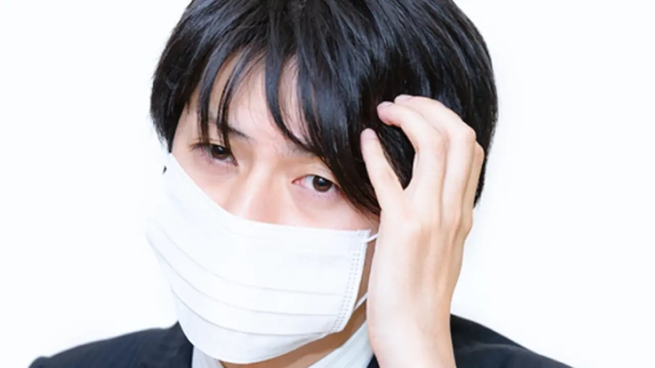 Pria Jepang Pakai Masker Karena Berjenggot dan Berjerawat?
