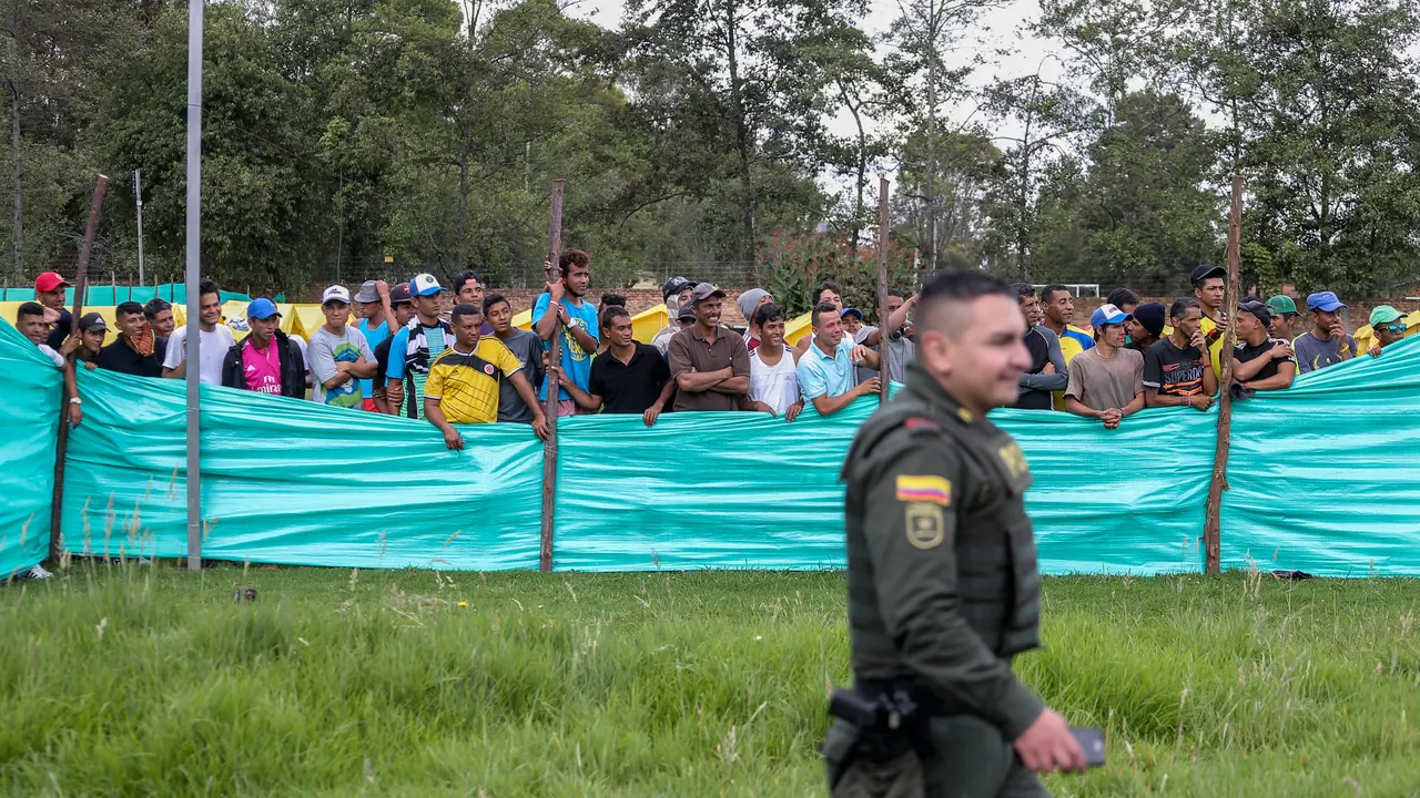 Lihat Aktivitas Imigran Venezuela di Kamp Pengungsian