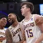 Selebrais pemain Lakers saat mengalahkan Grizzlies di play-off NBA (AFP)