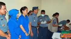 Citizen6, Jakarta: Kolinlamil bekerja sama dengan Bank Mandiri dan PT Unilever menggelar kegiatan bakti kesehatan di Kompleks Cagar Budaya, rumah peninggalan Si Pitung Marunda Jakarta Utara, Senin (25/06). (Pengirim: Kadispen Kolinlamil).