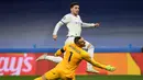 Real Madrid justru dua kali hampir menggandakan keunggulan menjelang babak pertama usai. Luka Jovic tinggal berhadapan satu lawan satu dengan Samir Handanovic, namun sontekannya masih melebar dari sasaran. (AFP/Oscar Del Pozo)