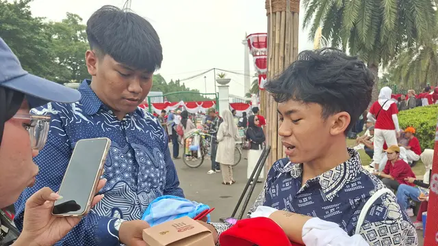 Antre Sejak Subuh, Warga Ungkap Isi Goodie Bag dari Prabowo di Upacara HUT RI
