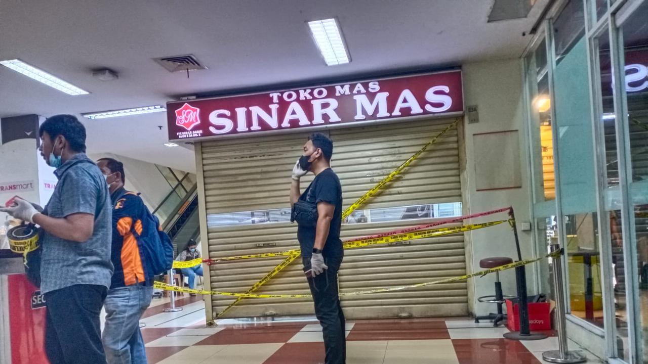 Perampokan toko emas di ITC BSD Tangerang Selatan, Jumat (16/9/2022)